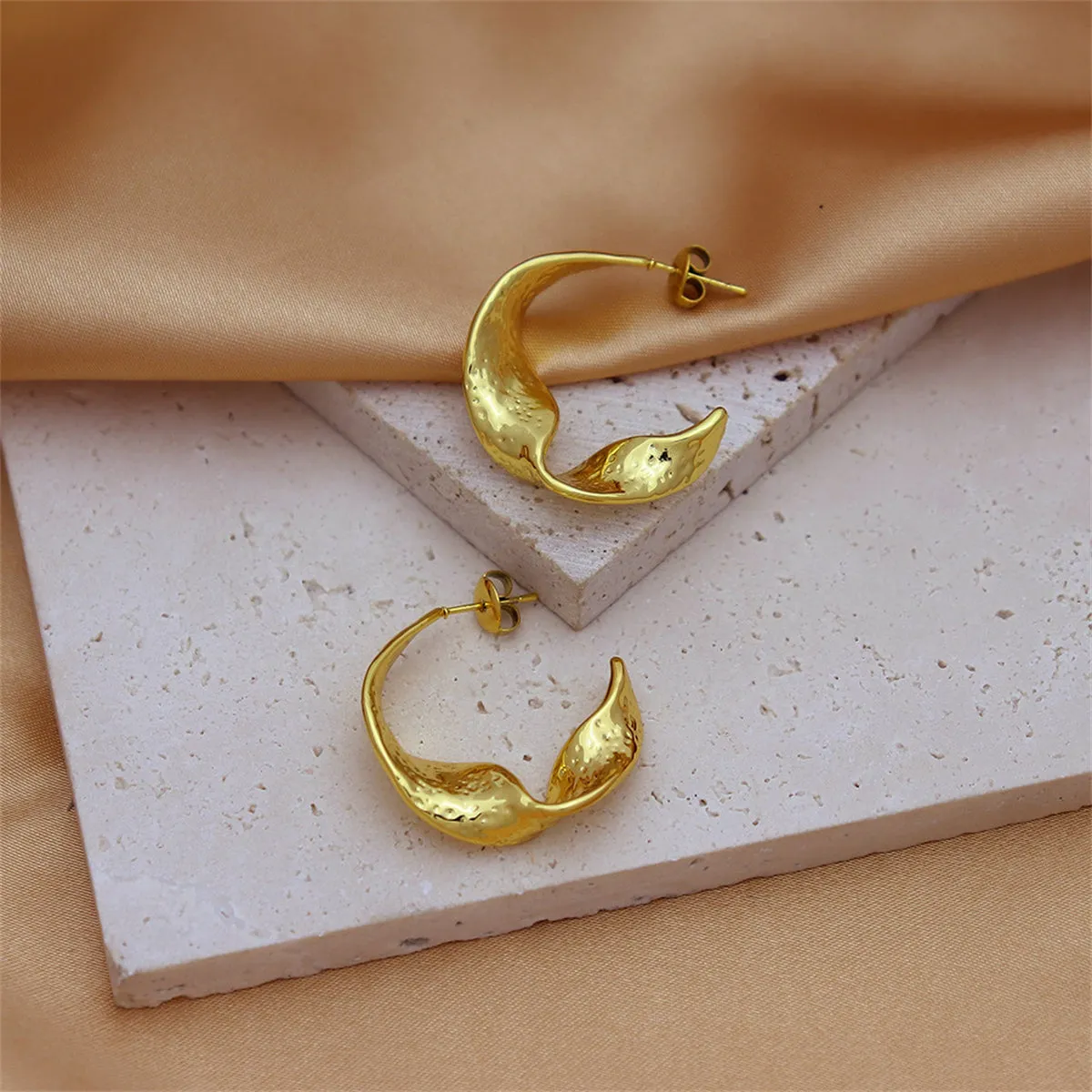 18K Gold-Plated Curved Huggie Earrings